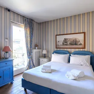 https://montenapoleone-duomoattico-di-lusso-e-terrazza.italymilanhotels.net