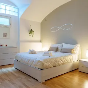https://centro-storico-duomo-a-5-minuti-m1-wifi-netflix.italymilanhotels.net